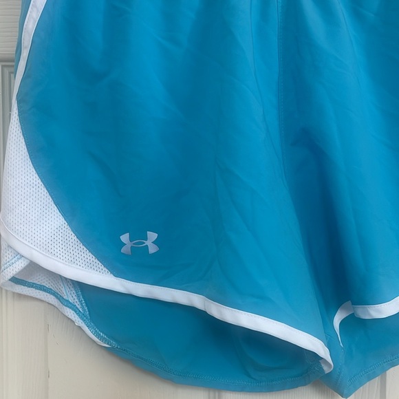 Under Armour loose heatgear shorts. Size Large Great condition! - Picture 2 of 11